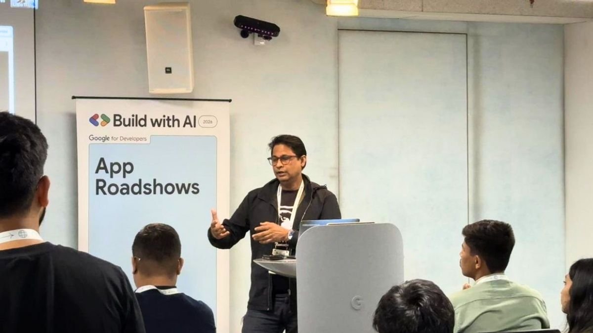 Saurabh Gupta presenting Earth5R at Google